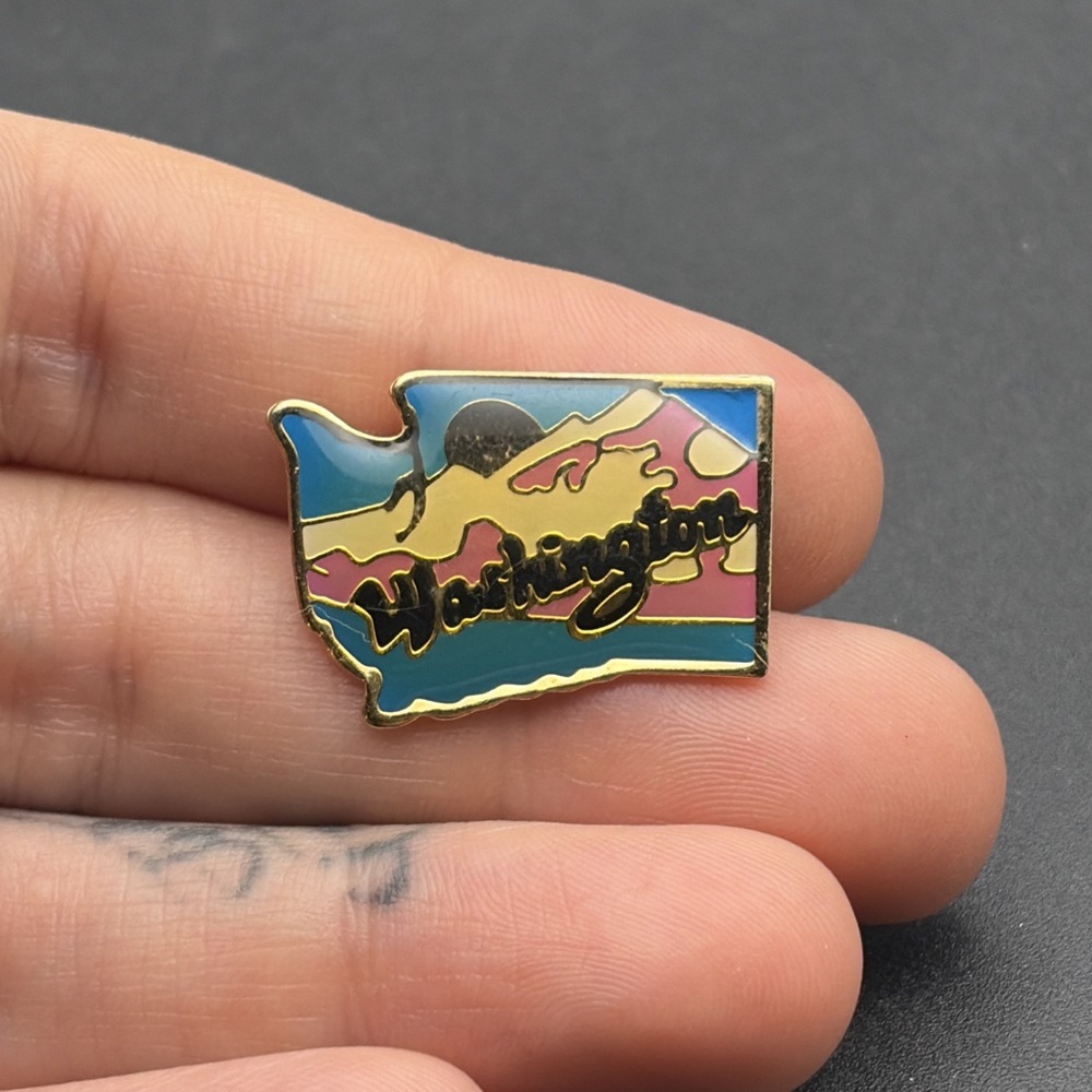 Washington State Outline Mountain Sunset Lapel Hat Pin